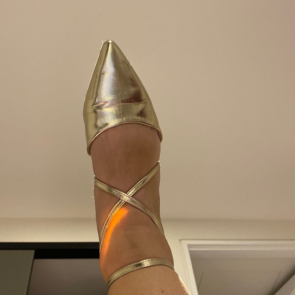✨ Topshop gold✨ pointy shoes with adjustable strap pearl detail size AU 9 - Picture 2 of 10
